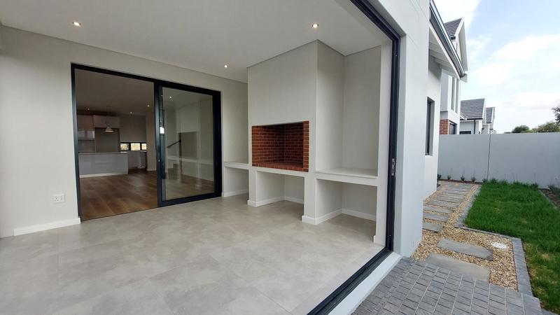 To Let 3 Bedroom Property for Rent in Graanendal Western Cape